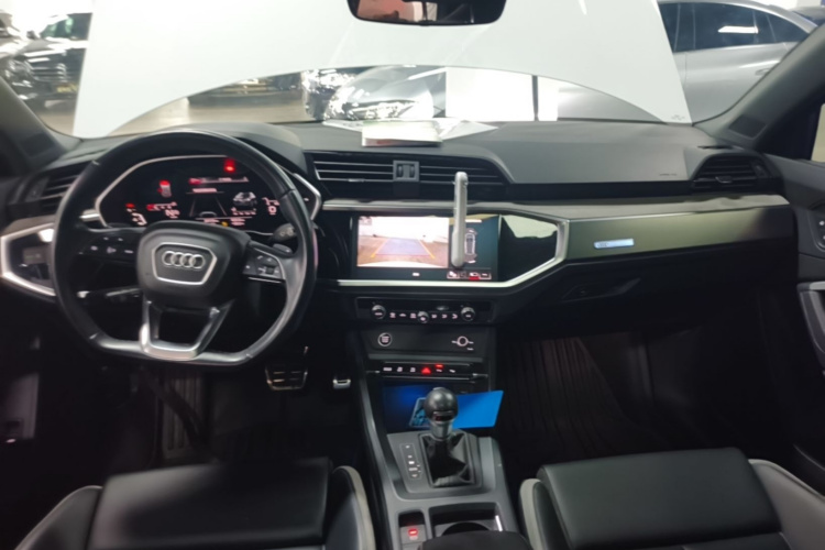 Audi Q3 2024 car image #10