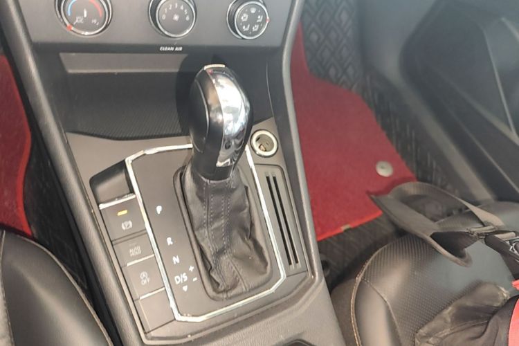 Volkswagen Lavida 2019 car image #14