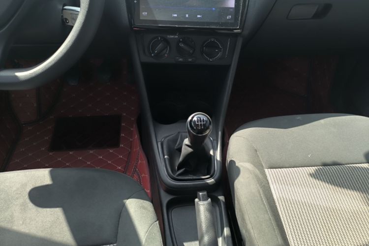 Volkswagen Polo 2017 car image #14