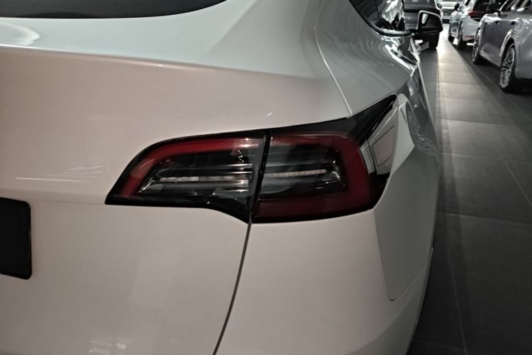 Tesla Model Y 2021 #8 Tesla Model Y 2021 car image #8