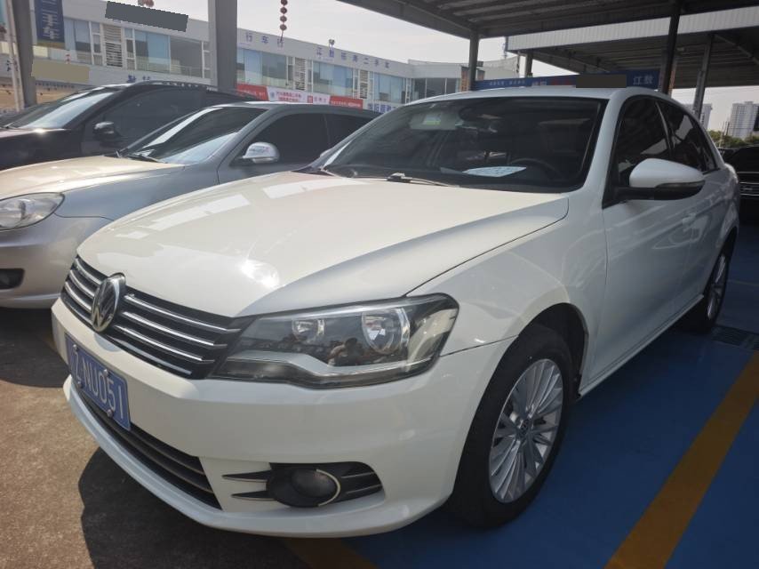 Volkswagen Bora 2015 car image 