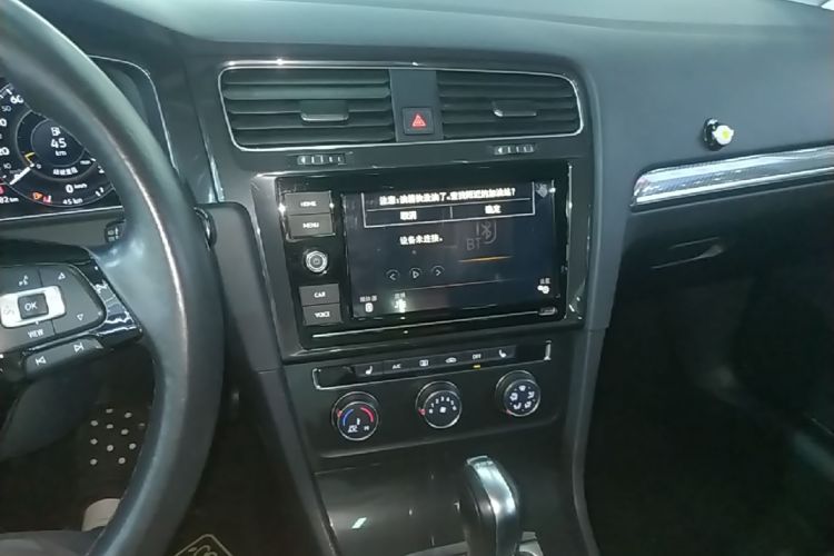 Volkswagen Golf 2019 car image #13