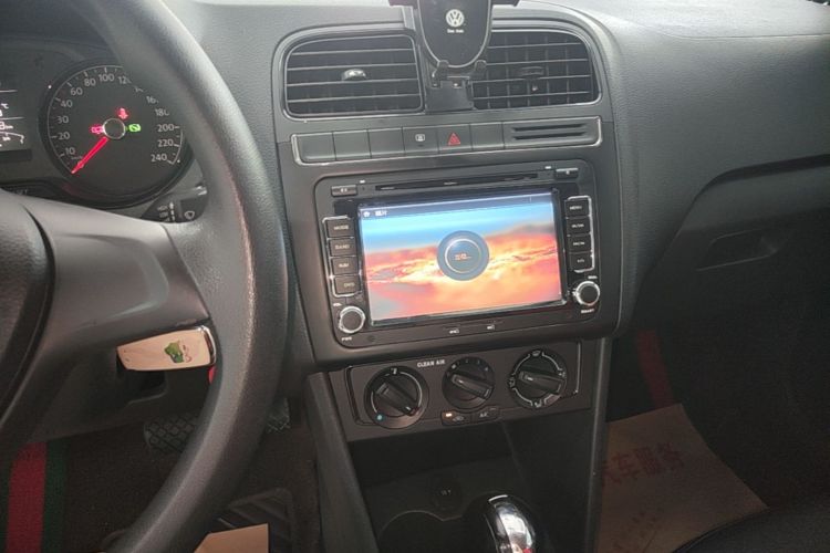 Volkswagen Polo 2016 #13 Volkswagen Polo 2016 car image #13