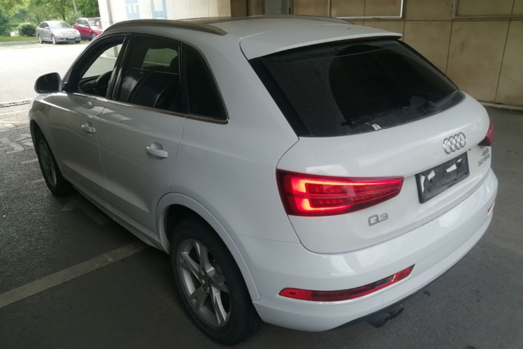 Audi Q3 2017 car image #5