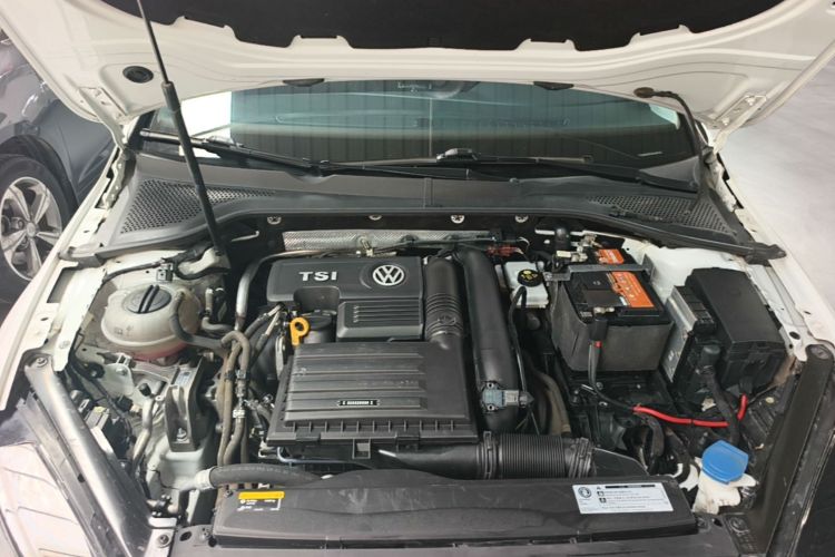 Volkswagen Golf 2019 car image #20