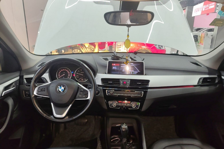 BMW X1 2018 car image #10