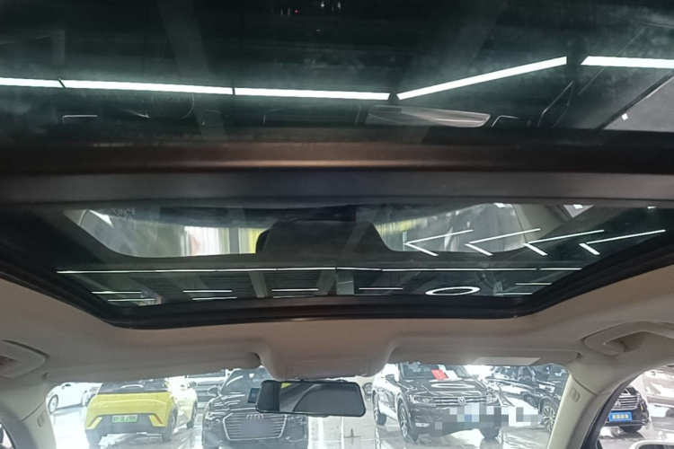 Audi Q3 2016 car image #18