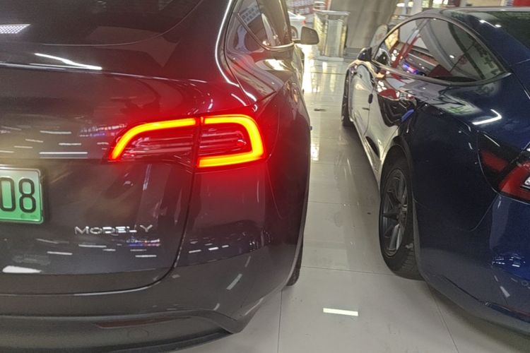 Tesla Model Y 2024 #8 Tesla Model Y 2024 car image #8