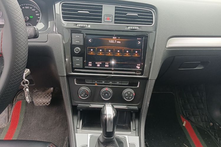 Volkswagen Golf 2019 #13 Volkswagen Golf 2019 car image #13