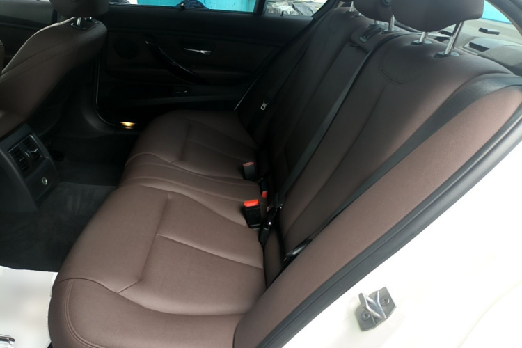 BMW 3 Series 2017 #17 BMW 3 Series 2017 car image #17