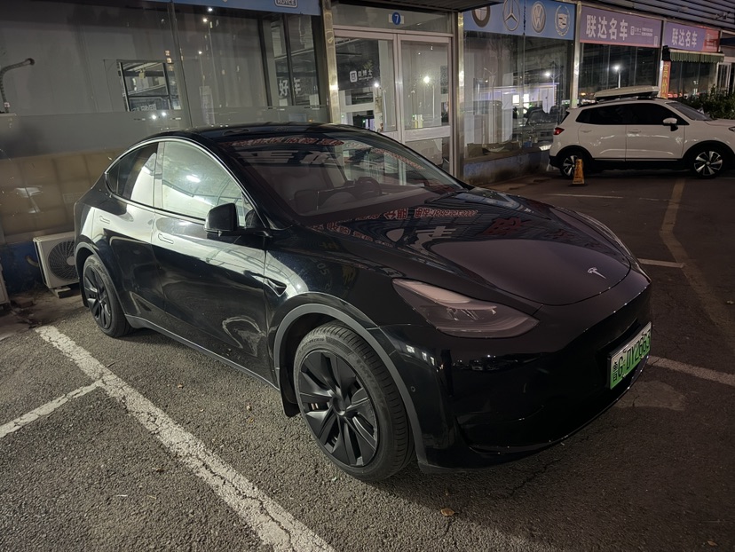 Tesla Model Y 2022 #3 Tesla Model Y 2022 car image #3