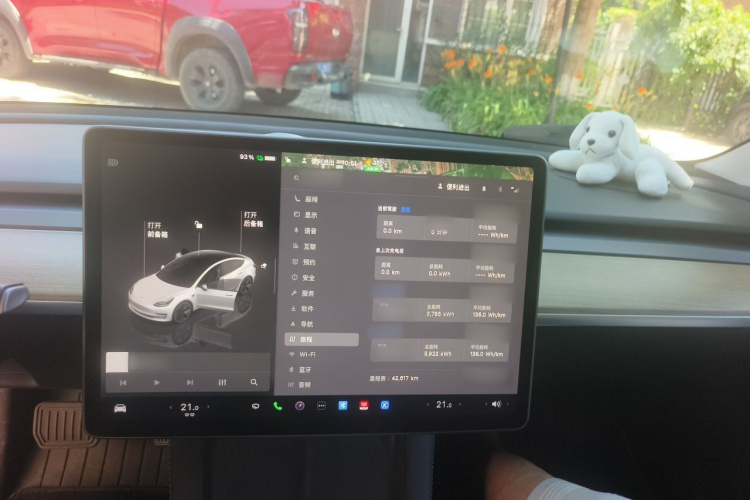 Tesla Model 3 2023 car image #17
