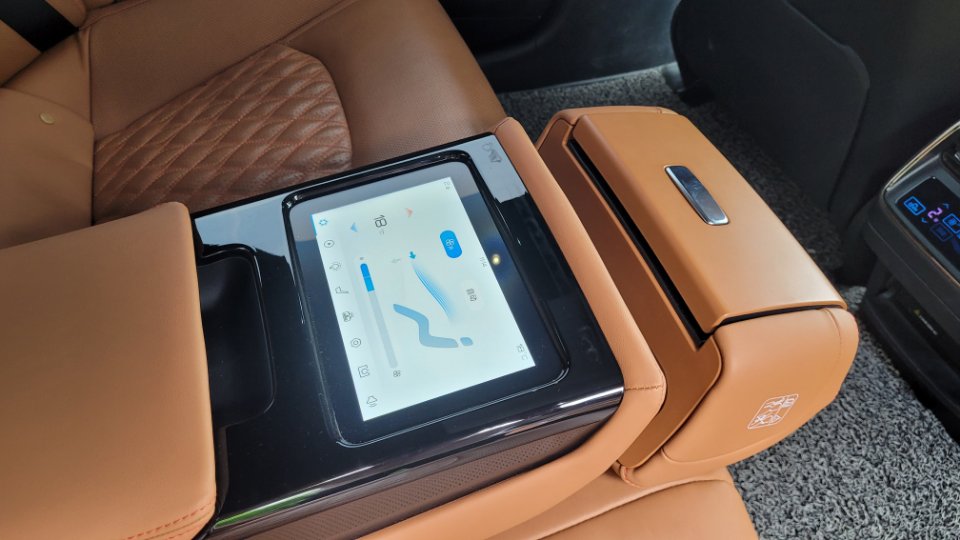 BYD Han 2022 car image #18
