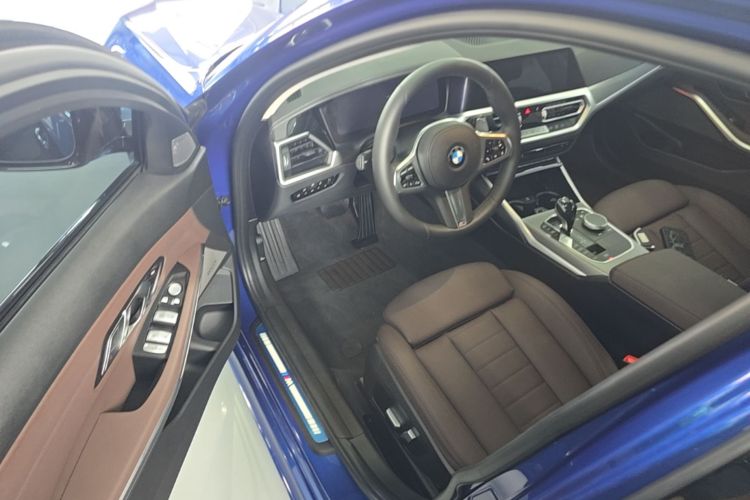 BMW 3 Series 2019 #16 BMW 3 Series 2019 car image #16
