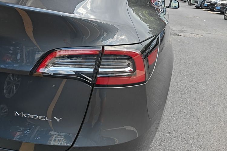 Tesla Model Y 2022 #8 Tesla Model Y 2022 car image #8