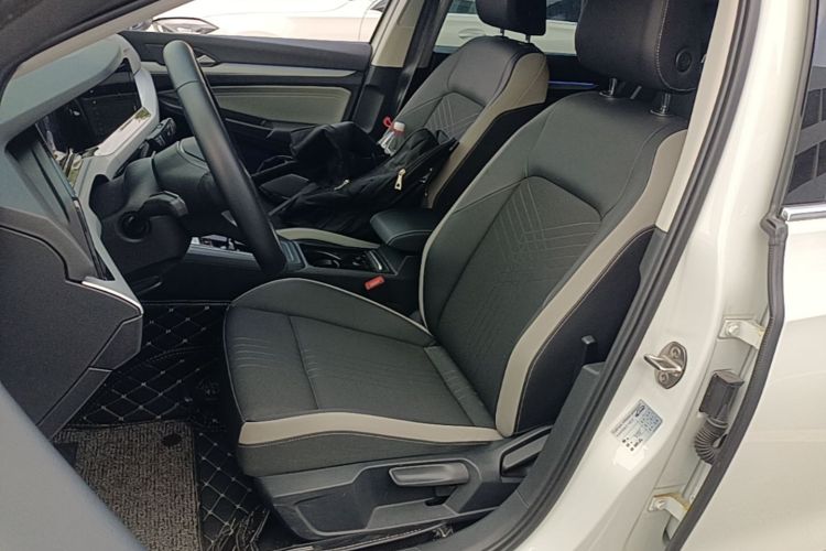 Volkswagen Golf 2021 car image #17