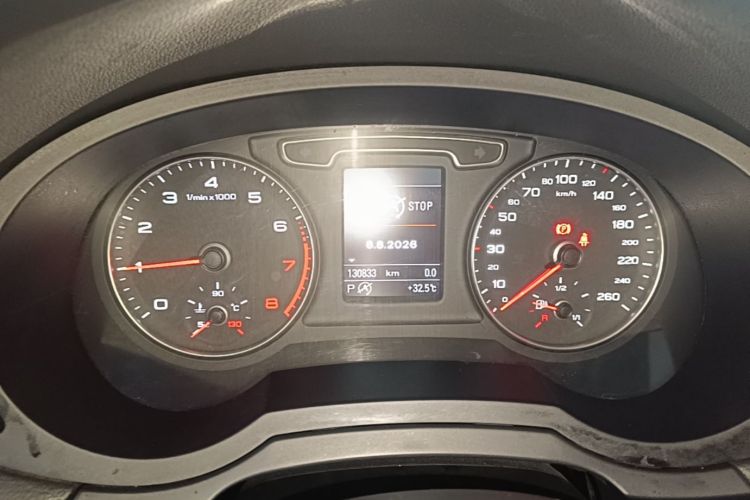 Audi Q3 2016 car image #12