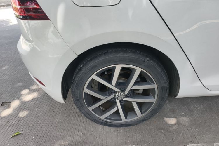 Volkswagen Golf 2020 car image #10