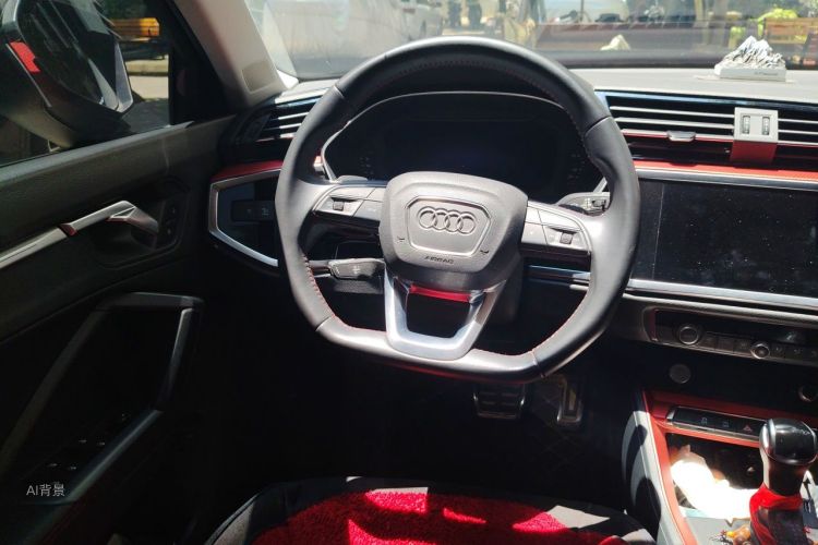 Audi Q3 2020 car image #12