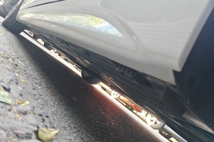 BMW 3 Series 2018 car image #25