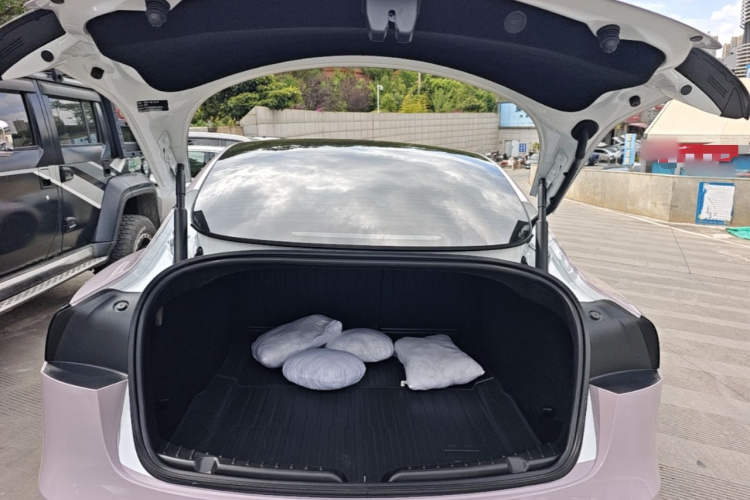 Tesla Model 3 2025 immagine di auto #19