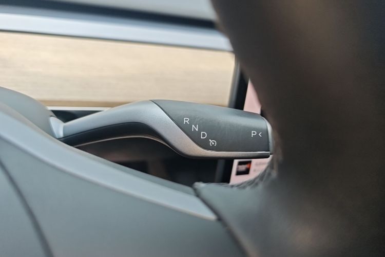 Tesla Model Y 2021 car image #18