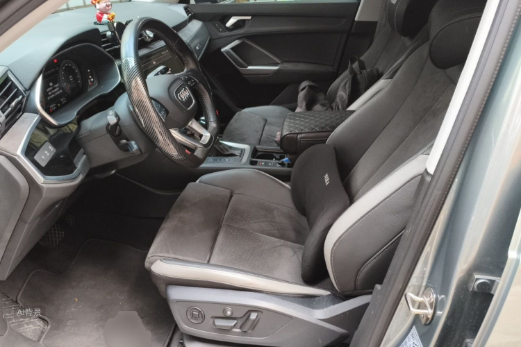 Audi Q3 2021 car image #17
