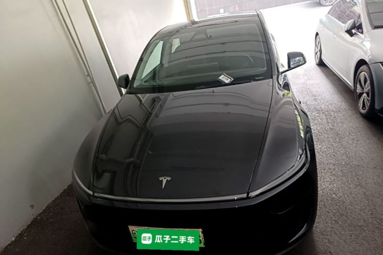 Tesla Model Y 2025 car image #3