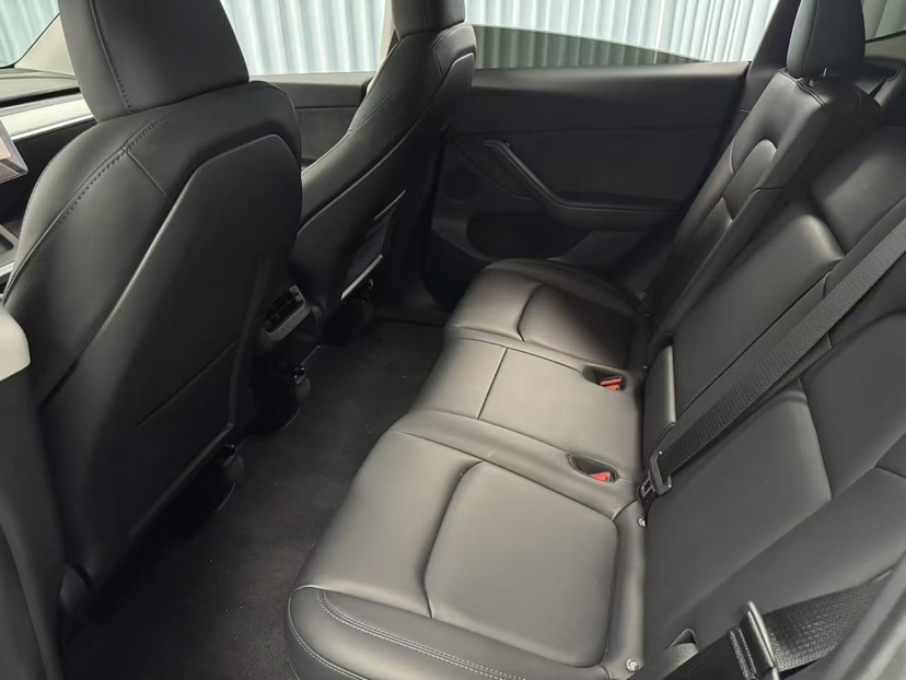 Tesla Model Y 2024 #5 Tesla Model Y 2024 car image #5
