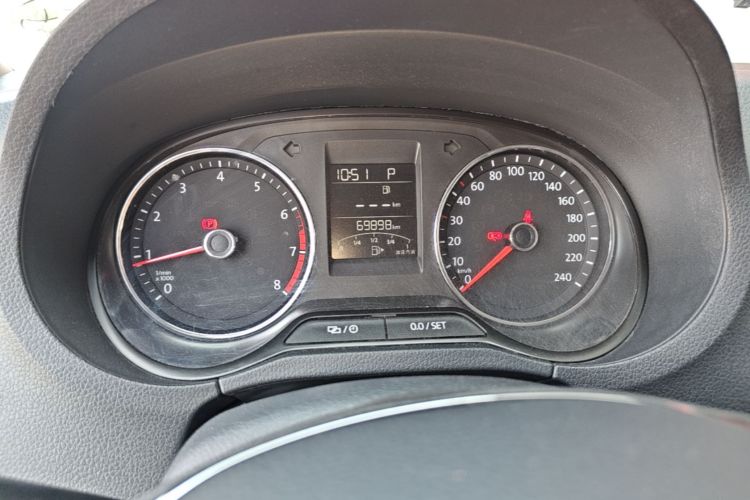 Volkswagen Polo 2017 car image #12