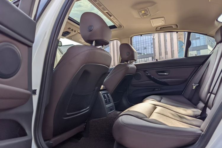 BMW 3 Series 2018 #17 BMW 3 Series 2018 car image #17