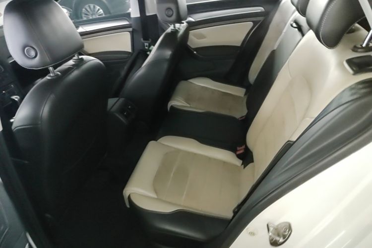 Volkswagen Golf 2017 car image #17