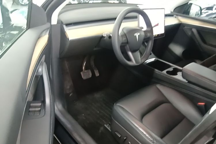 Tesla Model Y 2023 #16 Tesla Model Y 2023 car image #16
