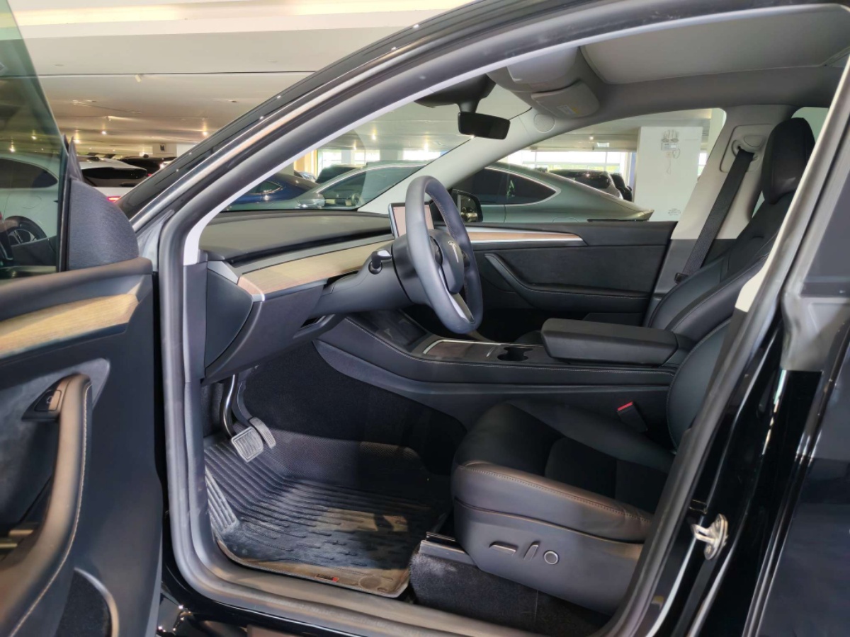 Tesla Model Y 2023 #5 Tesla Model Y 2023 car image #5