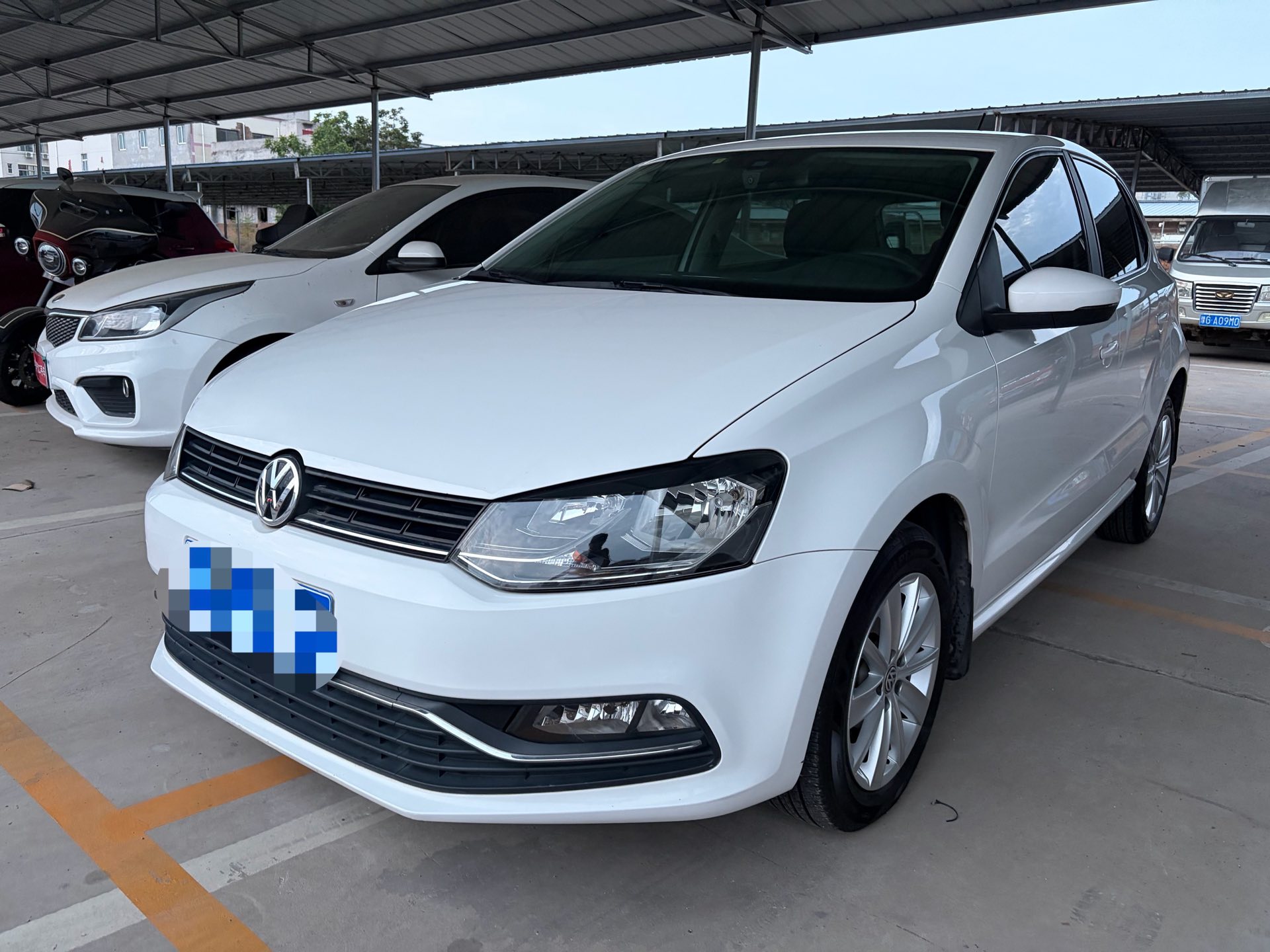 Volkswagen Polo 2015 car image 