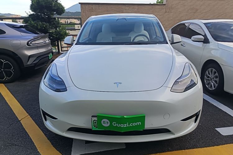 Tesla Model Y 2023 immagine di auto #3