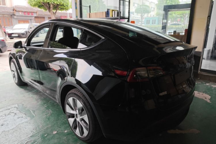 Tesla Model Y 2022 #5 Tesla Model Y 2022 car image #5