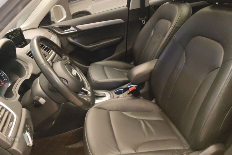 Audi Q3 2016 car image #17