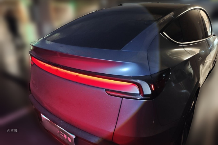 Tesla Model Y 2025 immagine di auto #6