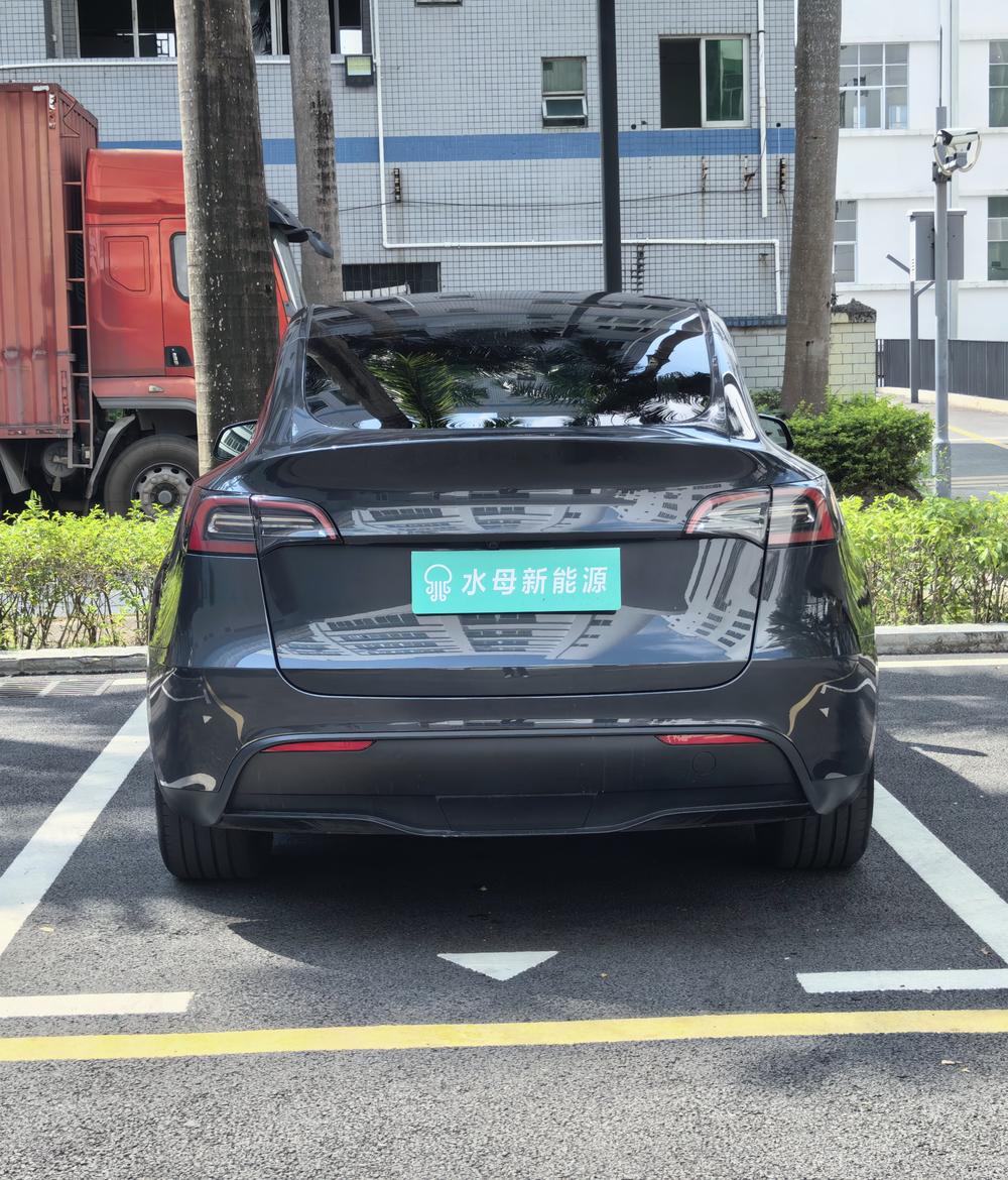 Tesla Model Y 2024 #5 Tesla Model Y 2024 car image #5