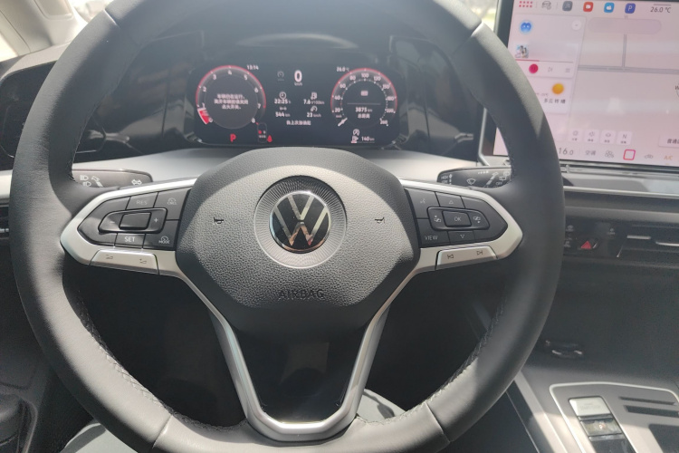 Volkswagen Golf 2026 car image #14