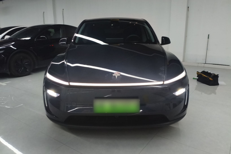 Tesla Model Y 2025 #3 Tesla Model Y 2025 car image #3