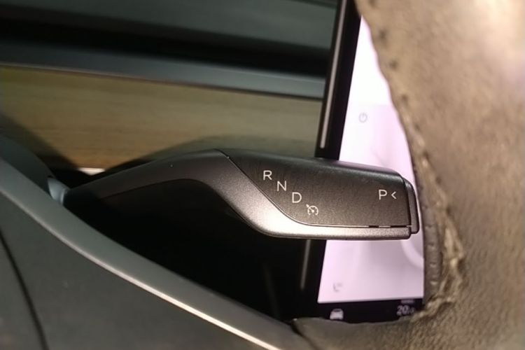 Tesla Model 3 2020 car image #14