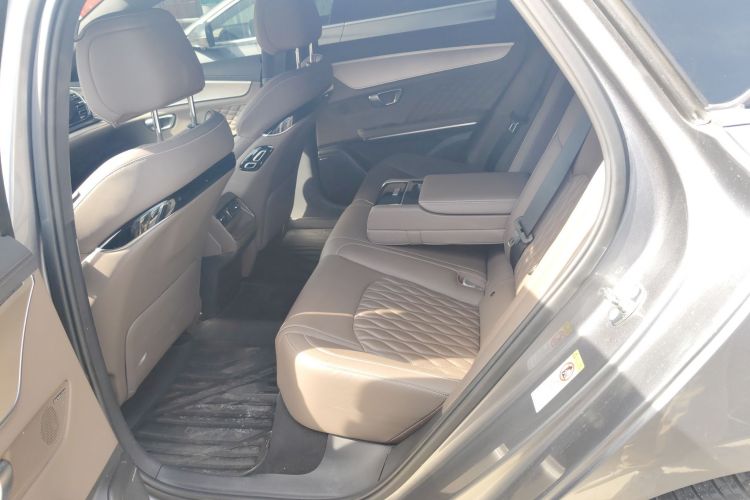 BYD Han 2023 car image #13