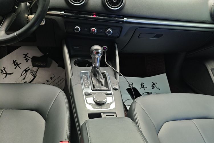 Audi A3 2018 car image #14