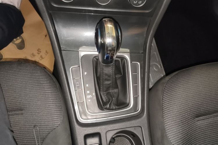 Volkswagen Golf 2019 car image #14