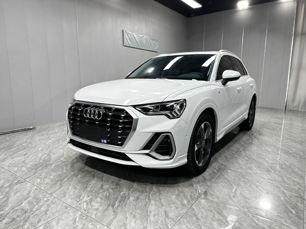 Audi Q3 2022 car image 