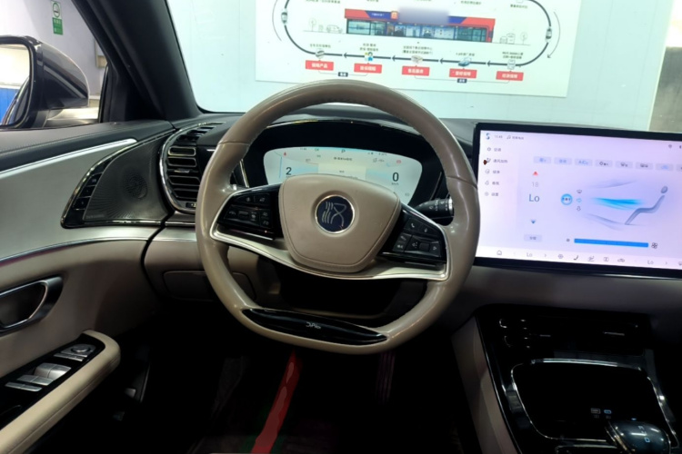 BYD Han 2024 car image #11