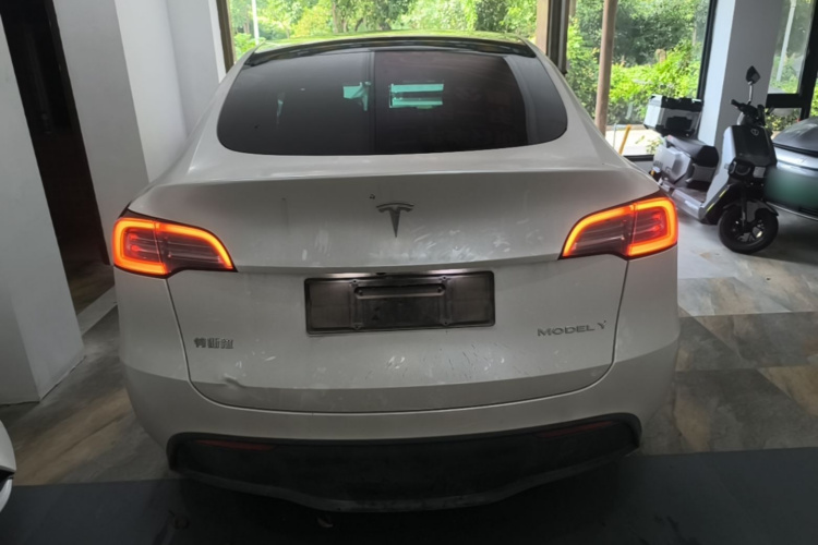 Tesla Model Y 2022 #6 Tesla Model Y 2022 car image #6