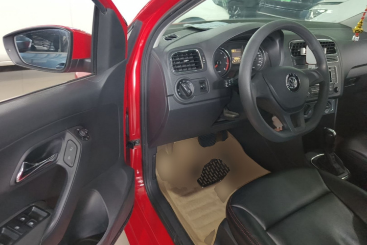 Volkswagen Polo 2015 car image #16